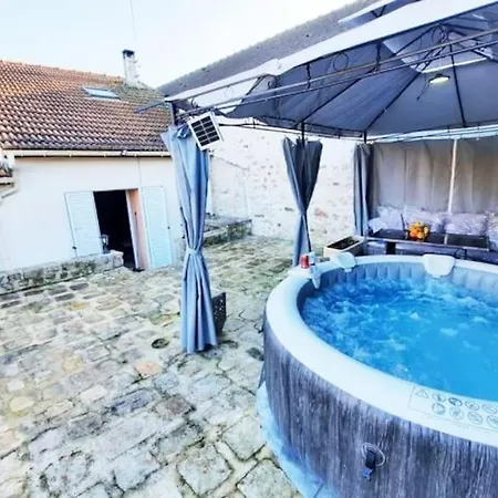 Вилла Confortable Avec Jacuzzi A