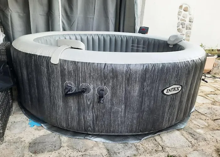Confortable Avec Jacuzzi A